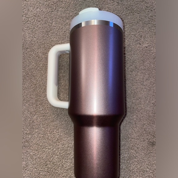 Rose Quartz Stanley 40 oz. - Picture 4 of 5